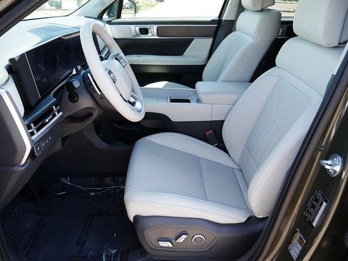 Used 2025 Hyundai Santa Fe SEL AWD/4WD image 10