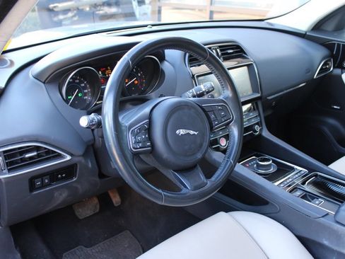 Used 2020 Jaguar F-PACE Premium image 24