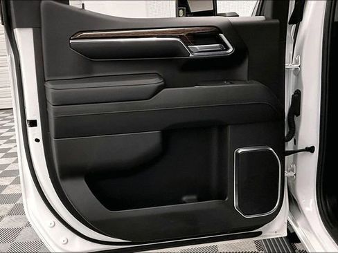Used 2024 GMC Sierra 1500 Elevation image 23