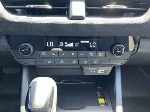 Used 2026 Subaru Outback Premium w/ Premium/Limited Package 2 AWD/4WD image 15