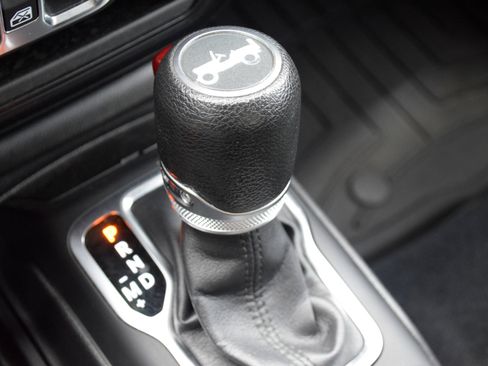 Used 2018 Jeep Wrangler Unlimited Sport S AWD/4WD image 10