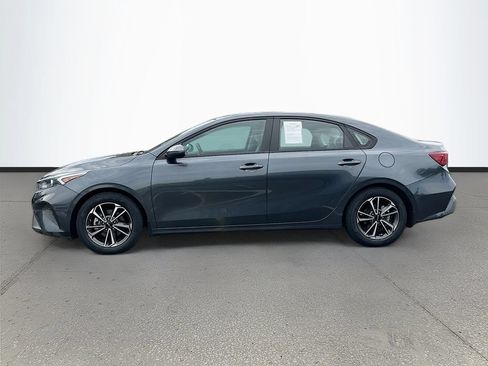 Used 2023 Kia Forte LXS w/ LXS Technology Package FWD image 4