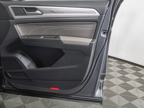 Used 2022 Volkswagen Atlas Cross Sport SE image 45