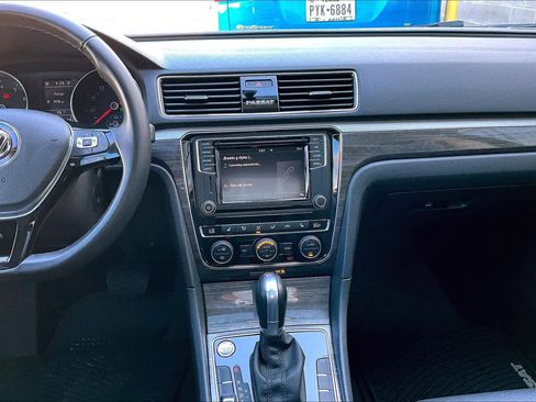 Used 2018 Volkswagen Passat 2.0T SE image 6