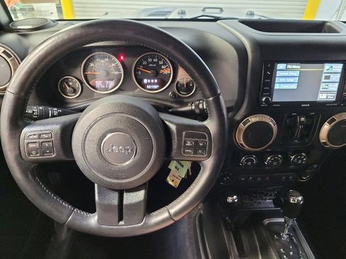 Used 2016 Jeep Wrangler Unlimited Sahara AWD/4WD image 22