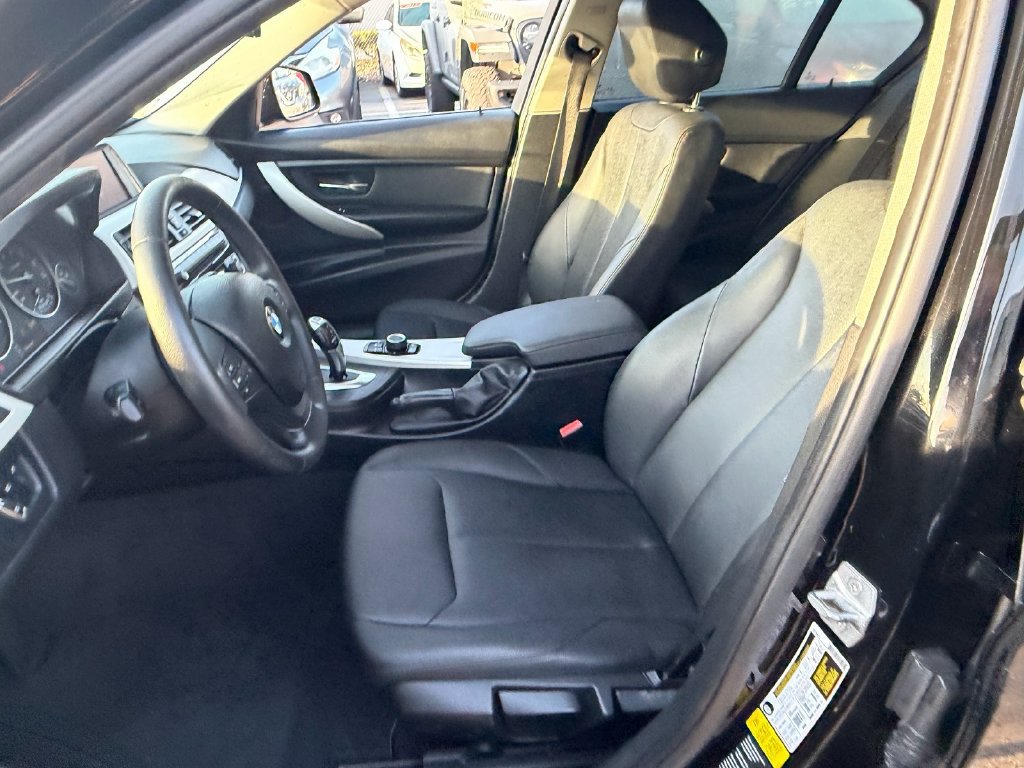 Used 2018 BMW 320i Sedan RWD image 10