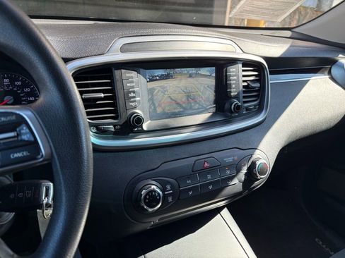 Used 2019 Kia Sorento L FWD image 34