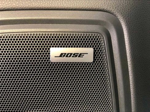 Certified 2025 Porsche Macan image 38