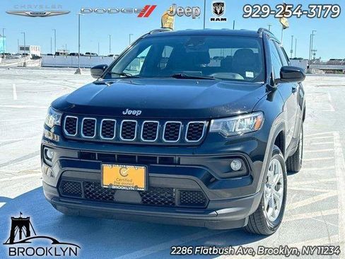 Certified 2024 Jeep Compass Latitude AWD/4WD image 1