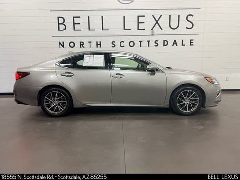 Used 2016 Lexus ES 350 w/ Luxury Package w/Wood Trim FWD image 3