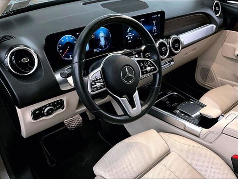 Used 2022 Mercedes-Benz GLB 250 4MATIC image 12