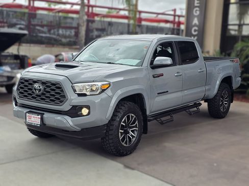 Used 2021 Toyota Tacoma TRD Sport w/ Technology Package image 5