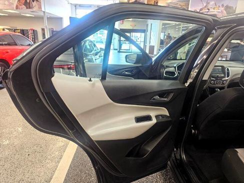 Used 2018 Chevrolet Equinox LS image 32