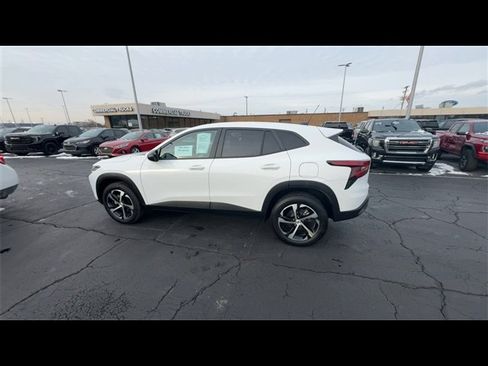 Used 2024 Chevrolet Trax RS w/ Driver Confidence Package image 6