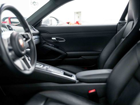 Used 2018 Porsche 718 Cayman RWD image 46