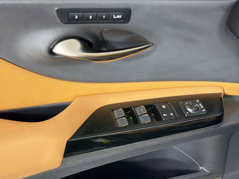 Used 2024 Lexus ES 350 w/ Premium Package image 13