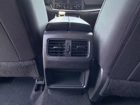 Used 2024 Nissan Rogue S FWD image 34