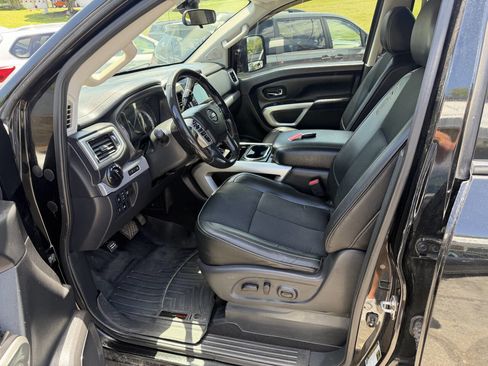 Used 2018 Nissan Titan PRO-4X AWD/4WD image 7