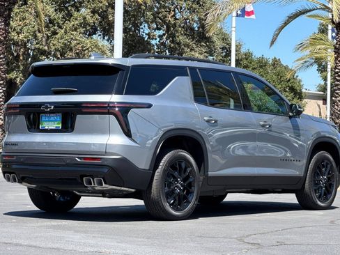 New 2026 Chevrolet Traverse LT w/ Midnight/Sport Edition FWD image 3