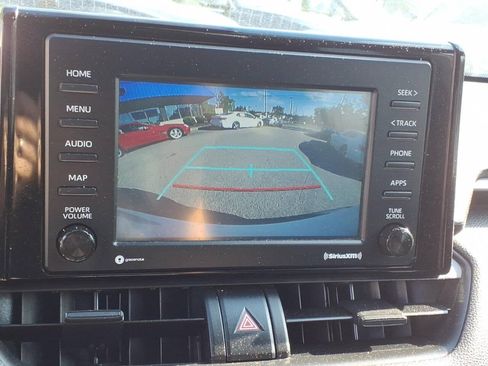 Used 2021 Toyota RAV4 LE AWD/4WD image 18