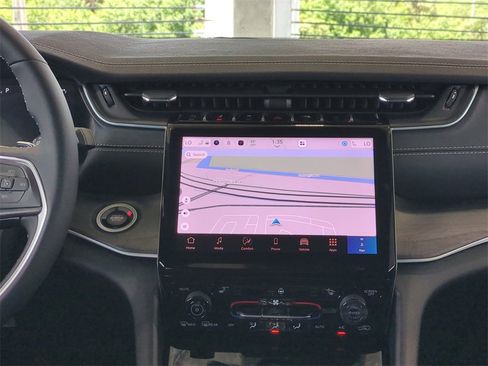 New 2025 Jeep Grand Cherokee Limited image 19