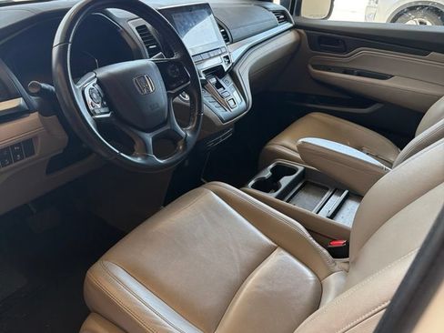 Used 2018 Honda Odyssey Touring image 2