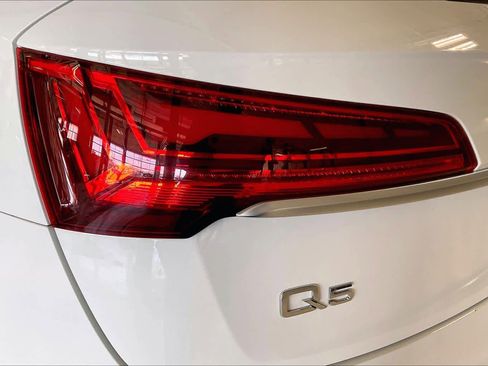 Used 2023 Audi Q5 Premium w/ Convenience Package image 26