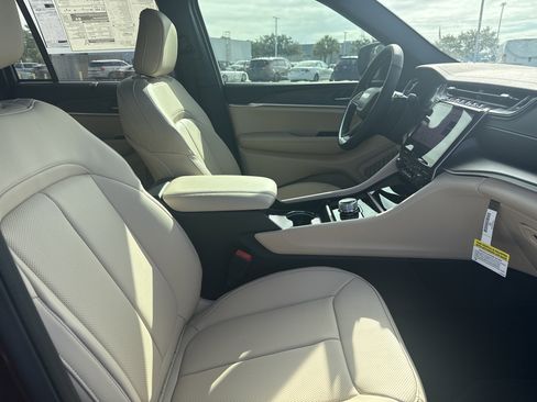 New 2025 Jeep Grand Cherokee Limited w/ Luxury Tech Group II RWD image 20