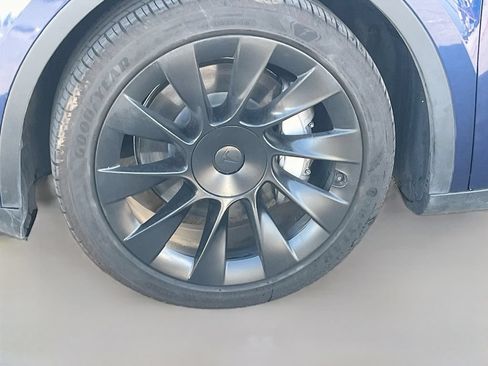 Used 2023 Tesla Model Y Long Range AWD/4WD image 32