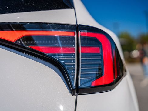 New 2026 Kia Sportage LX FWD image 9