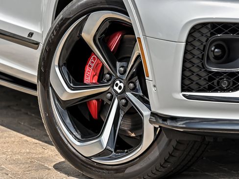 Certified 2022 Bentley Bentayga AWD/4WD image 3
