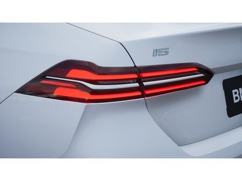 New 2027 BMW i5 eDrive40 RWD image 8