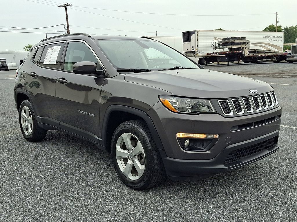 Used 2019 Jeep Compass Latitude w/ Cold Weather Group AWD/4WD image 3