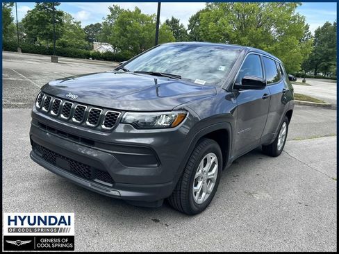 Used 2024 Jeep Compass Sport AWD/4WD image 3