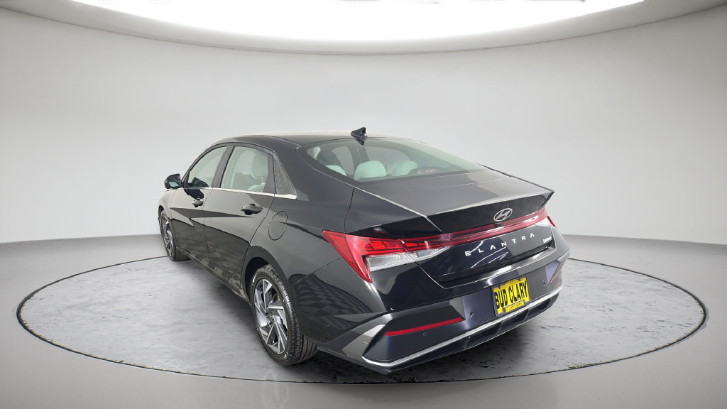 Used 2024 Hyundai Elantra Limited FWD image 11