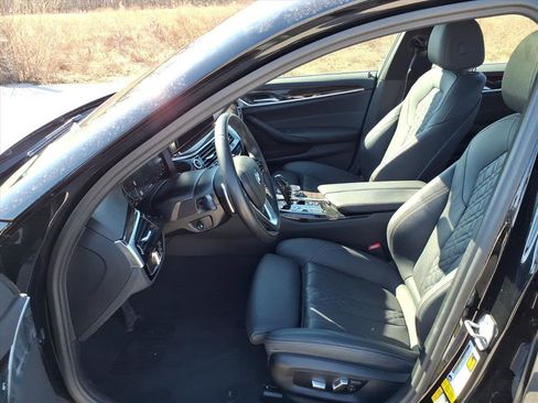 Used 2023 BMW 530e xDrive w/ Convenience Package image 24