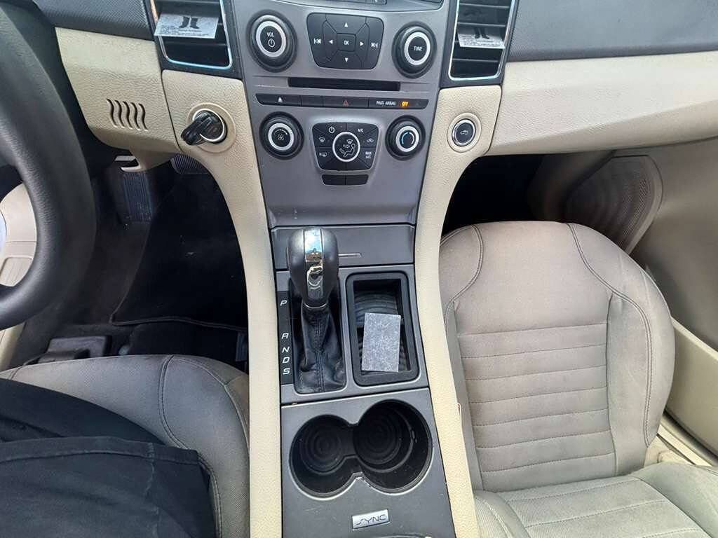 Used 2017 Ford Taurus SE FWD image 9