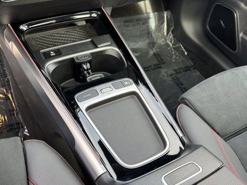 Used 2024 Mercedes-Benz GLB 35 AMG 4MATIC image 20