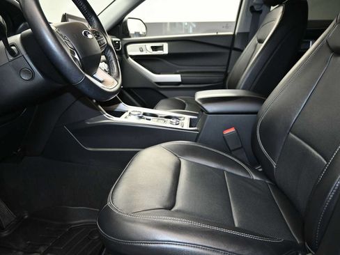 Used 2021 Ford Explorer Limited w/ Equipment Group 301A AWD/4WD image 23