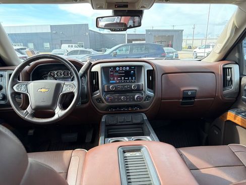 Used 2018 Chevrolet Silverado 1500 High Country AWD/4WD image 12