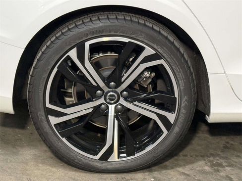 Used 2023 Volvo S60 B5 Plus image 13