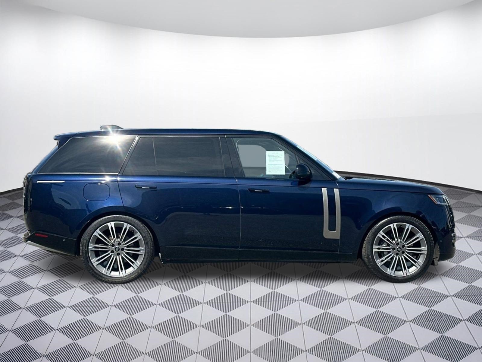 Certified 2023 Land Rover Range Rover Long Wheelbase SE AWD/4WD image 8