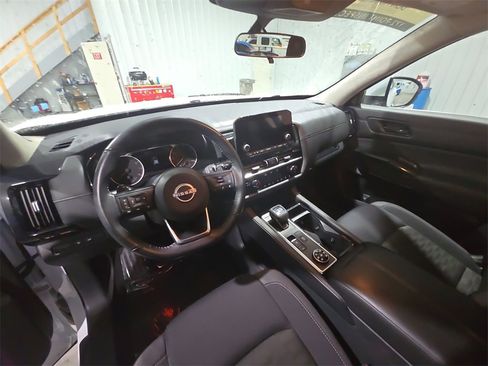 Used 2025 Nissan Pathfinder SV w/ SV Premium Package image 10