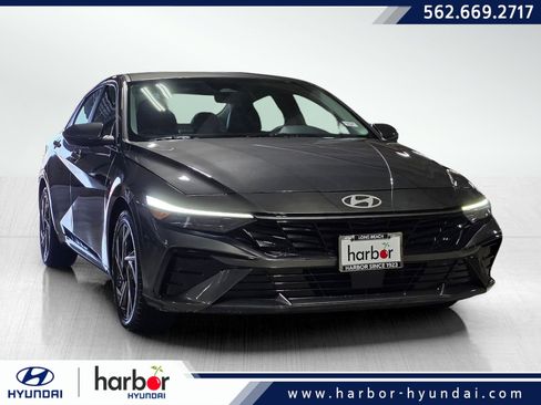 Certified 2025 Hyundai Elantra Limited image 1