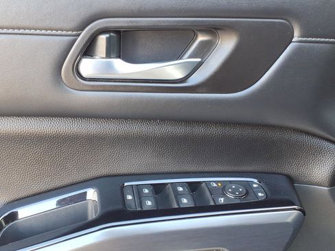 Used 2023 Nissan Pathfinder SL FWD image 29