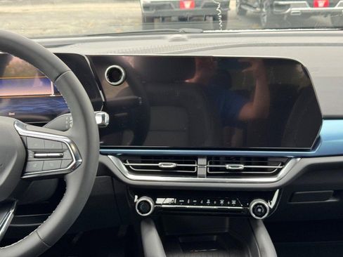 New 2026 Chevrolet Equinox EV LT image 8