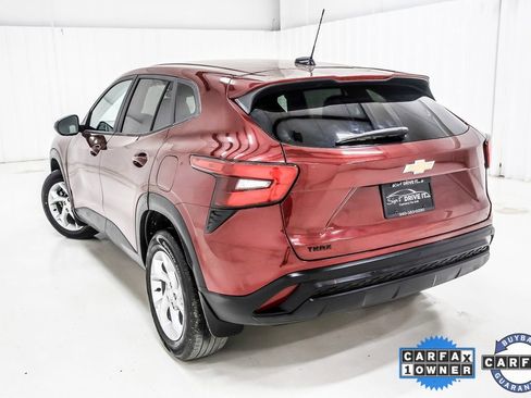 Used 2025 Chevrolet Trax LS w/ LS Convenience Package image 8