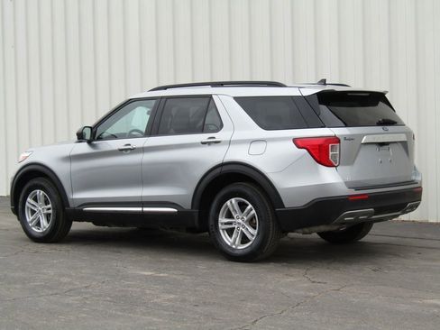 Used 2024 Ford Explorer XLT w/ Equipment Group 202A AWD/4WD image 13