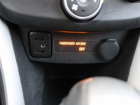 Used 2022 Chevrolet Trax LT w/ LT Convenience Package image 16