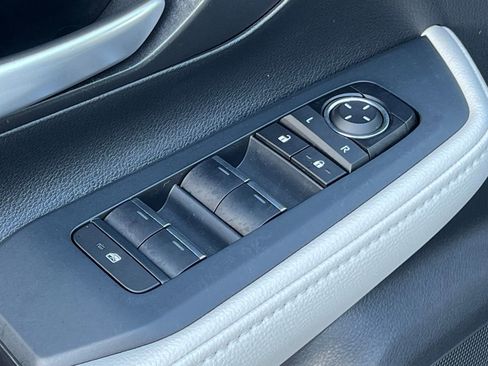 Used 2025 Toyota Grand Highlander AWD image 9